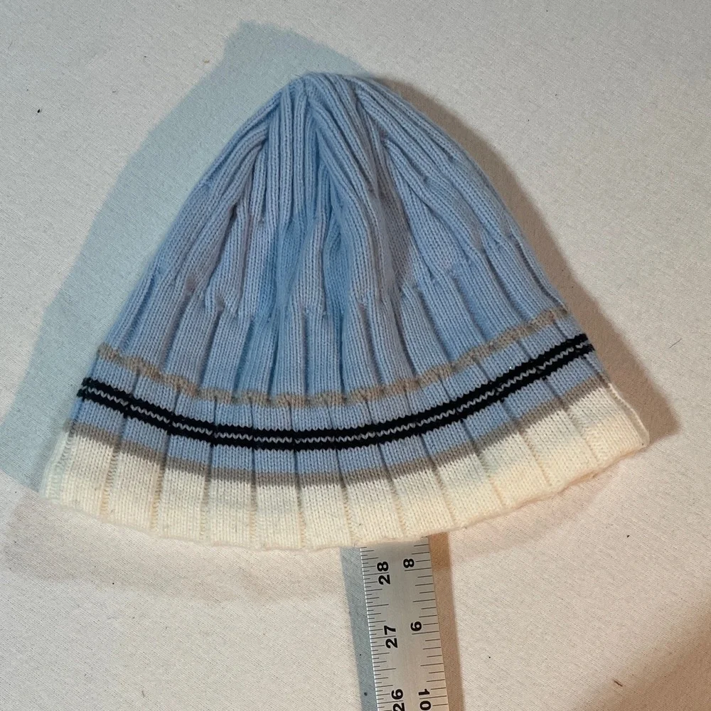 Under Armour Kids Beanie Hat lightweight soft sweat wicking EUC